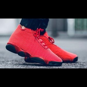 Jordan Horizon Midtop sneakers. 10.5